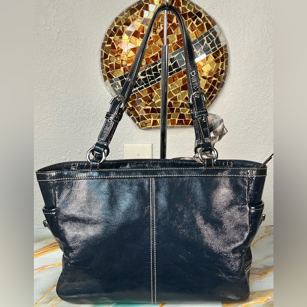 COACH 2009 Gallery Navy Blue Patent Leather Shoulder Bag 💙 - Picture 12 of 17